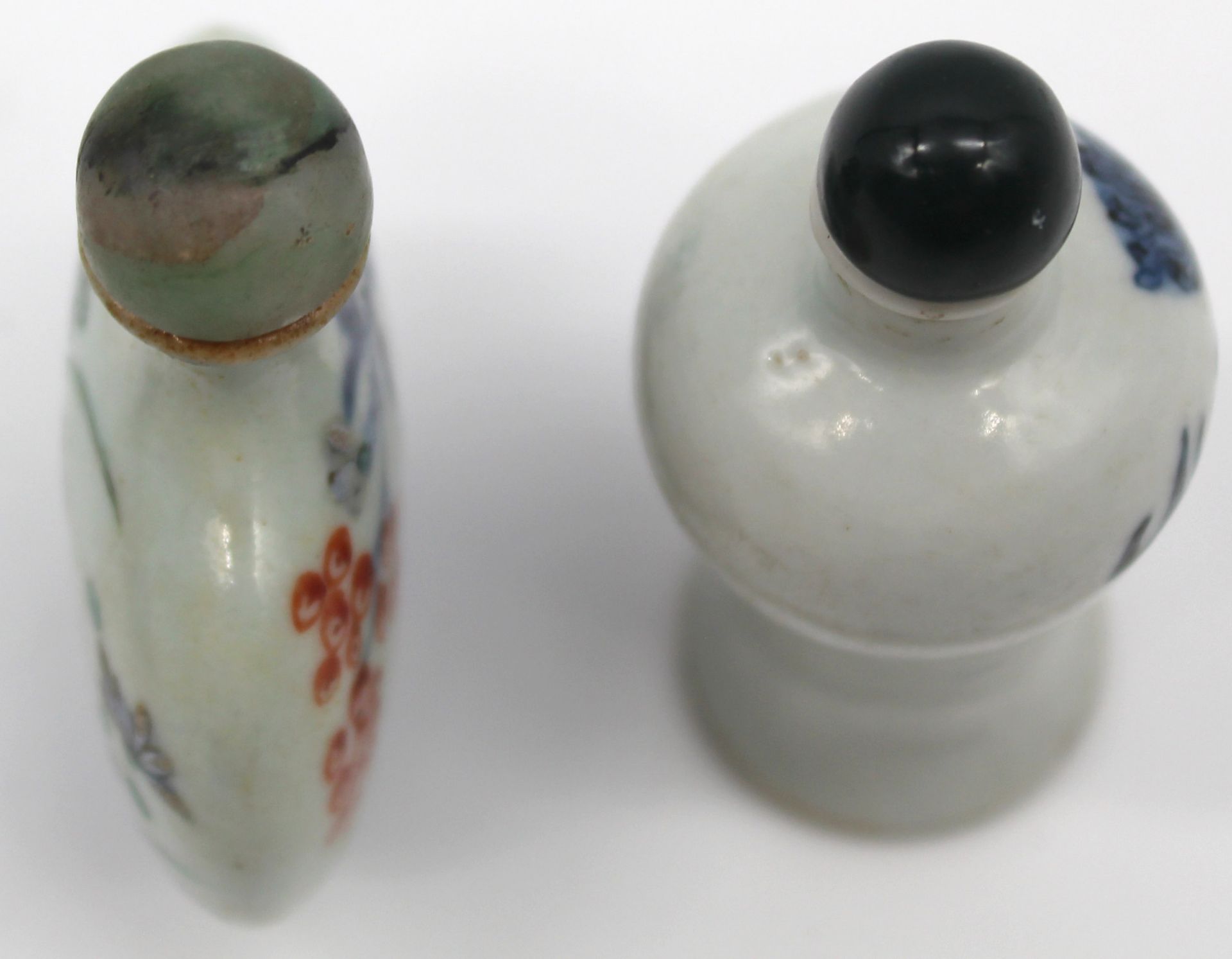 10 porcelain snuff bottles / dispeners. Probably China old. - Image 22 of 31