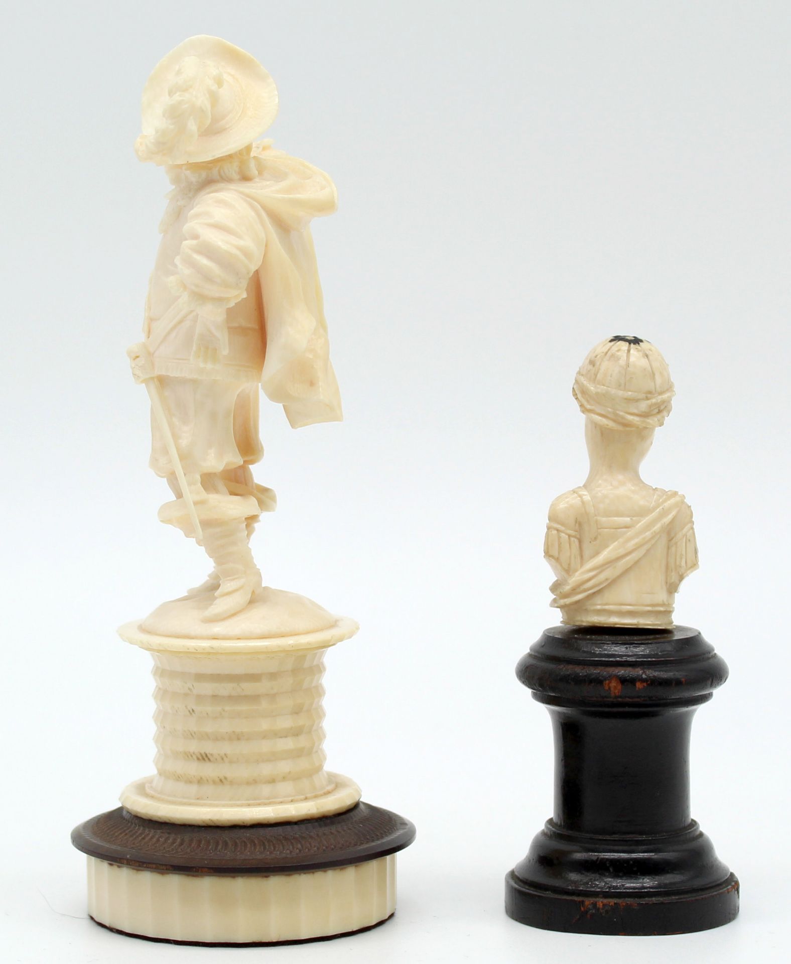 2 figures, ivory around 1900. Probably Erbach. Herald? - Image 7 of 13