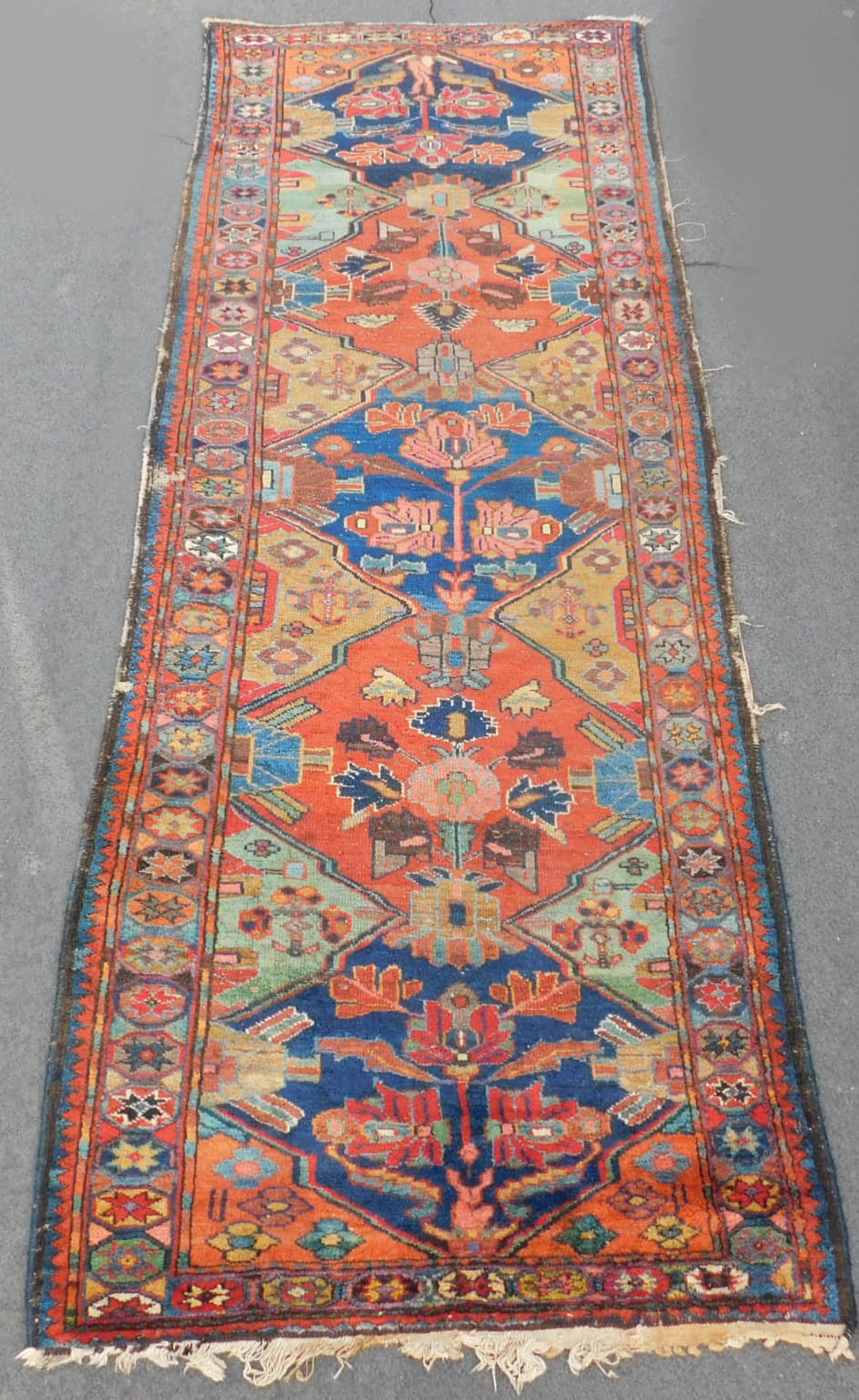 Karagöz Persian rug. Iran. Around 80 - 100 years old.