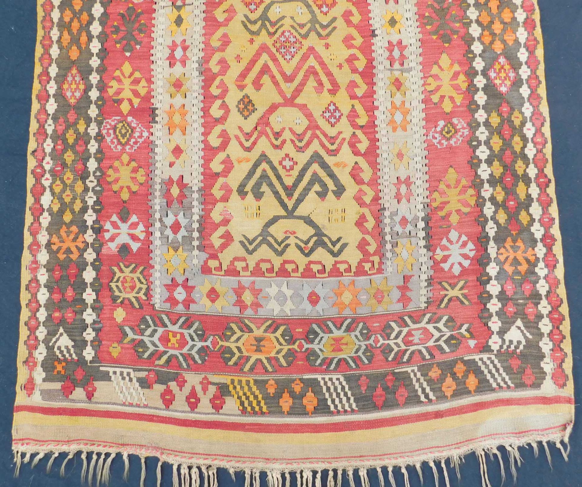Erzurum kilim prayer rug. Eastern Anatolia. Turkey. Antique, around 100 - 150 years old. - Bild 2 aus 5