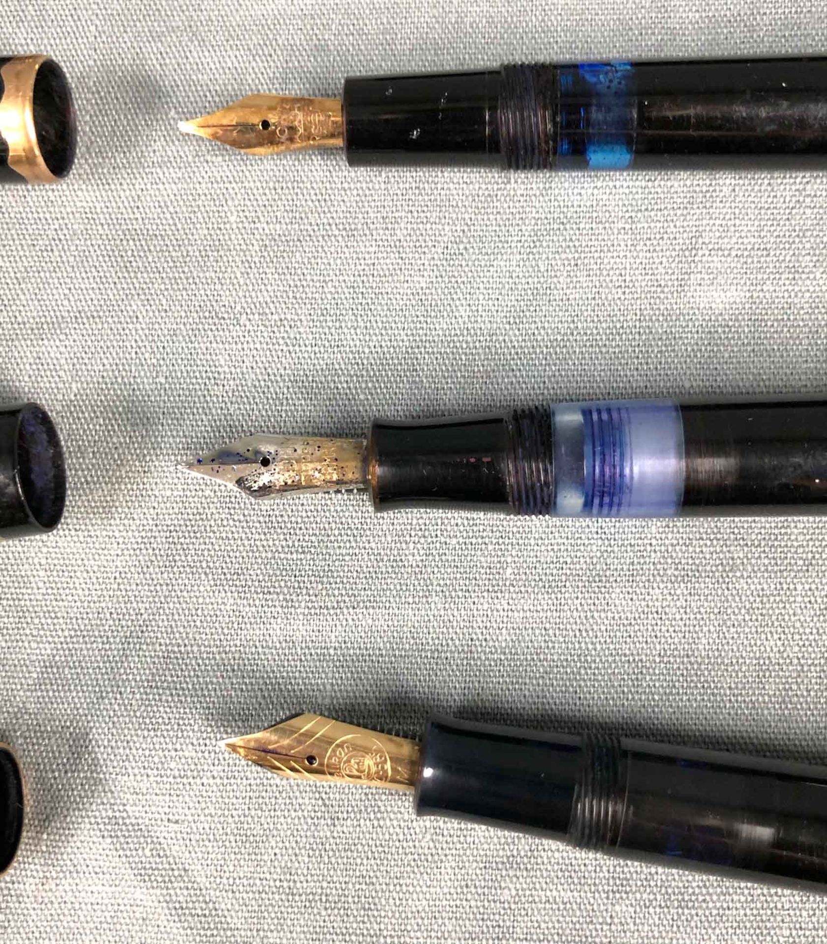 Piston fountain pens, ballpoint pens, some Montblanc, some gold nib. - Image 10 of 25