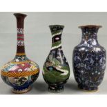 3 Vasen Cloisonné. Wohl Japan, China alt. Auch Drachen mit 3 Klauen.