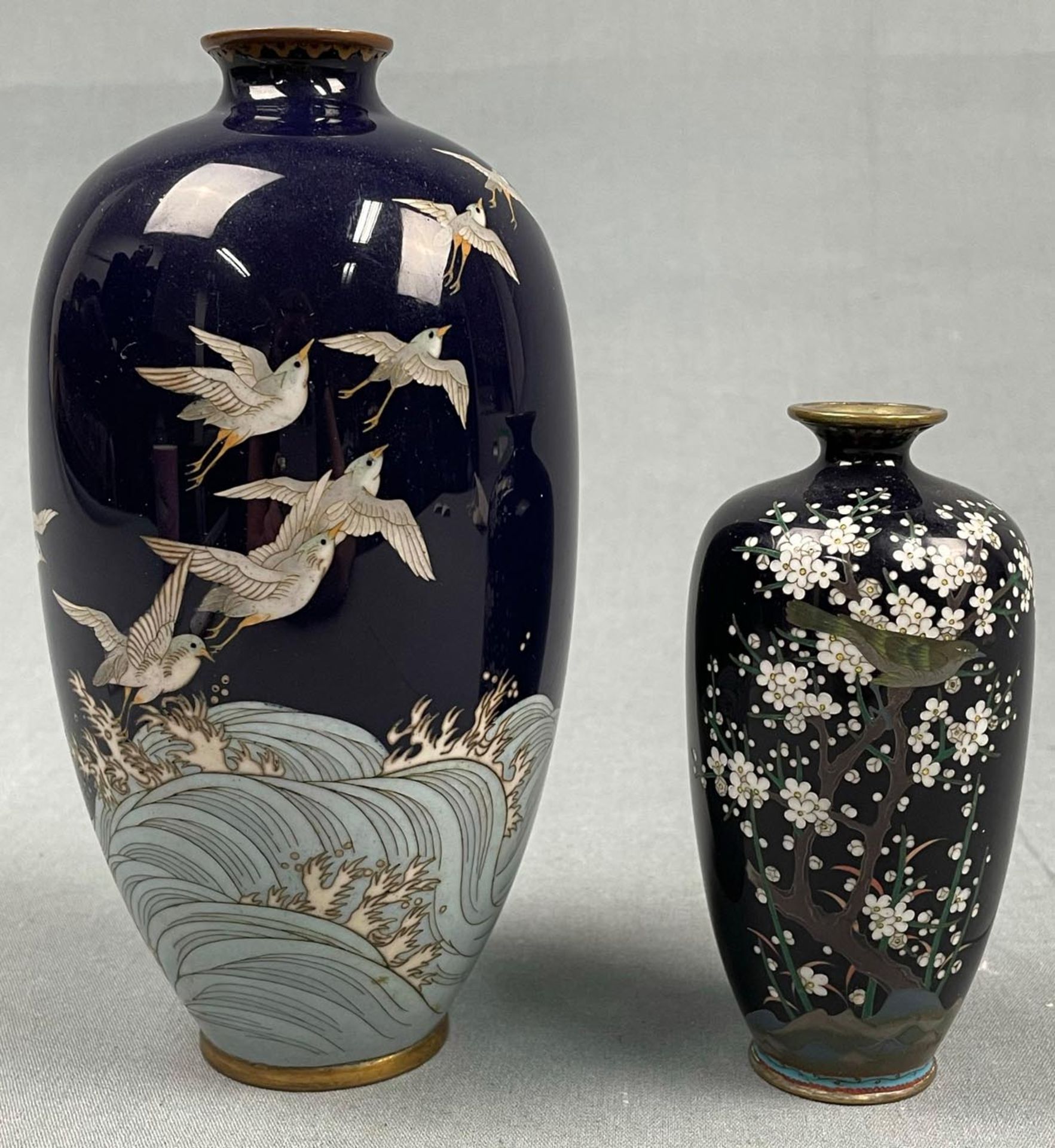 2 Cloisonné Vasen. Wohl Japan antik.