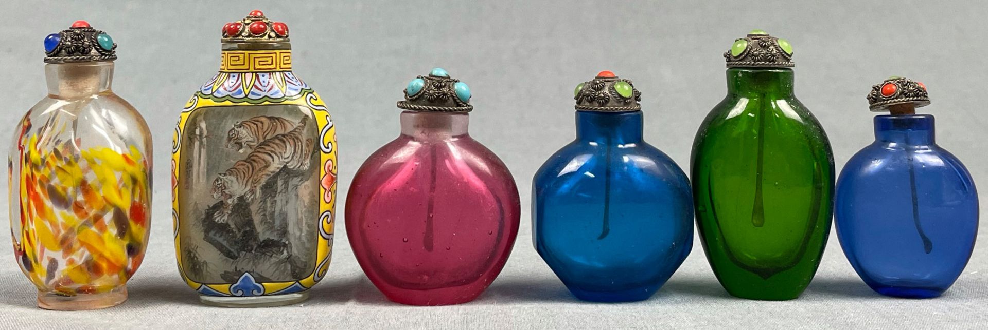 6 Snuff Bottles. Wohl Glas teils innen bemalt. Wohl China antik. - Bild 3 aus 13