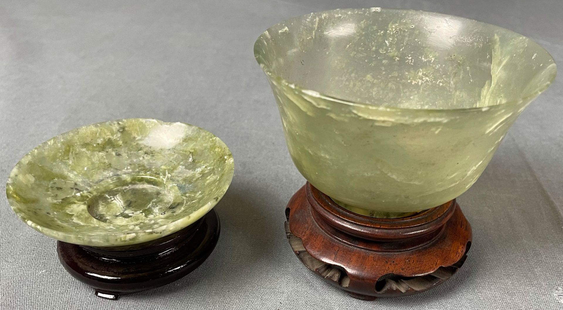 2 Jade? Schalen. Koppchen. Wohl Japan antik.