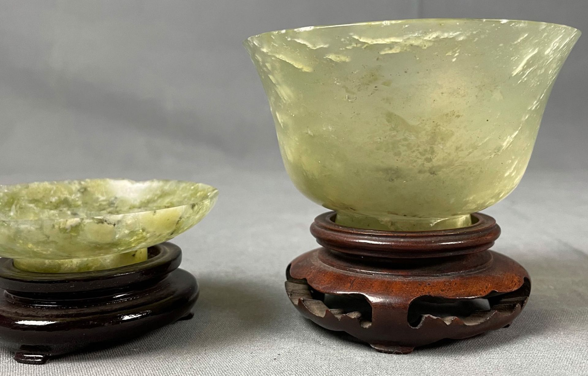 2 Jade? Schalen. Koppchen. Wohl Japan antik. - Bild 2 aus 13