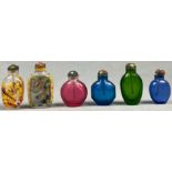 6 Snuff Bottles. Wohl Glas teils innen bemalt. Wohl China antik.