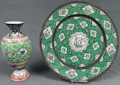 Teller und Vase. Wohl China antik.