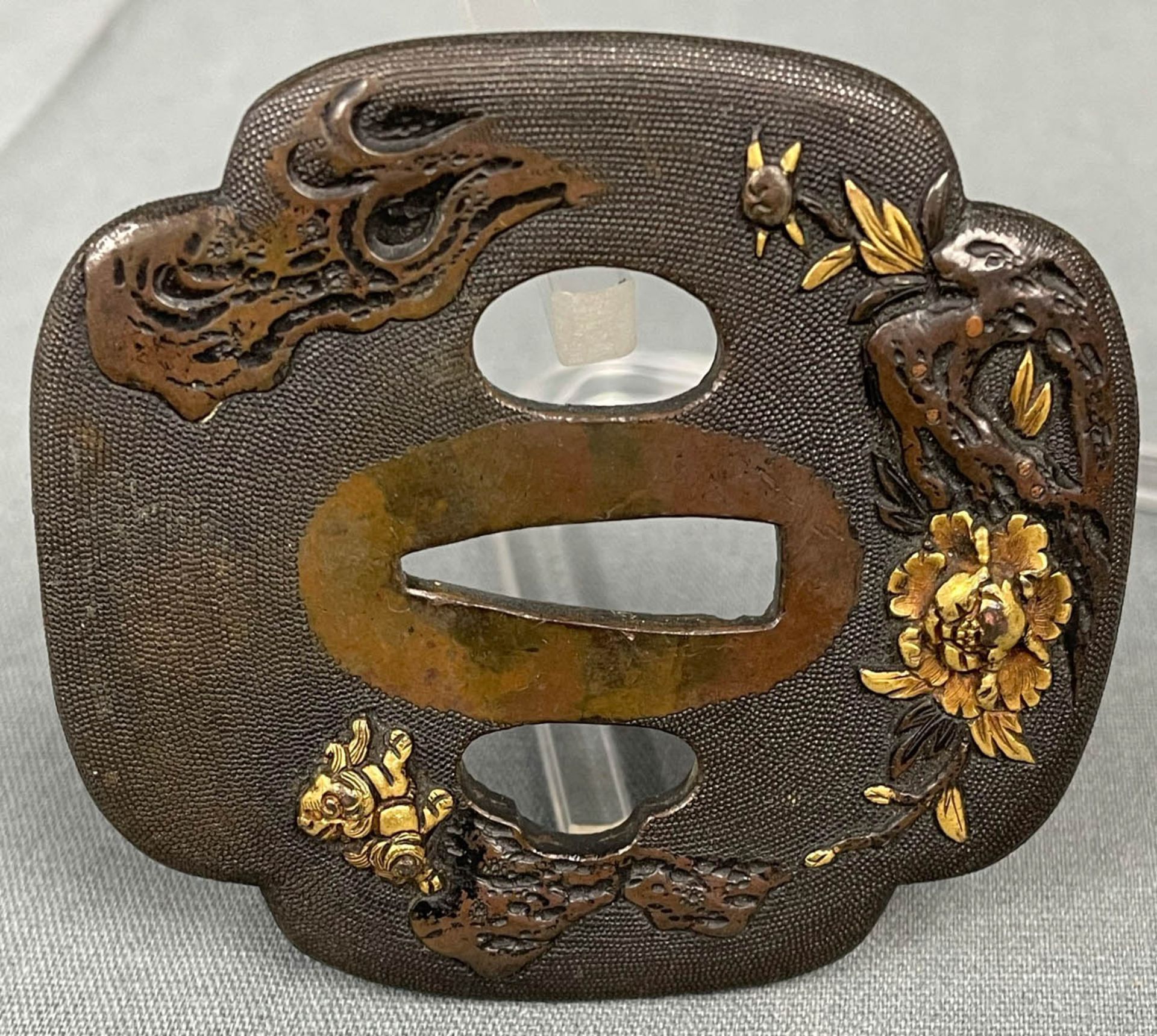 Tsuba. Japan. Wohl Bronze mit Vergoldungen alt. - Image 2 of 5