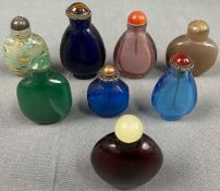 8 Snuff Bottles. Wohl auch Glas oder Stein. Wohl China antik.