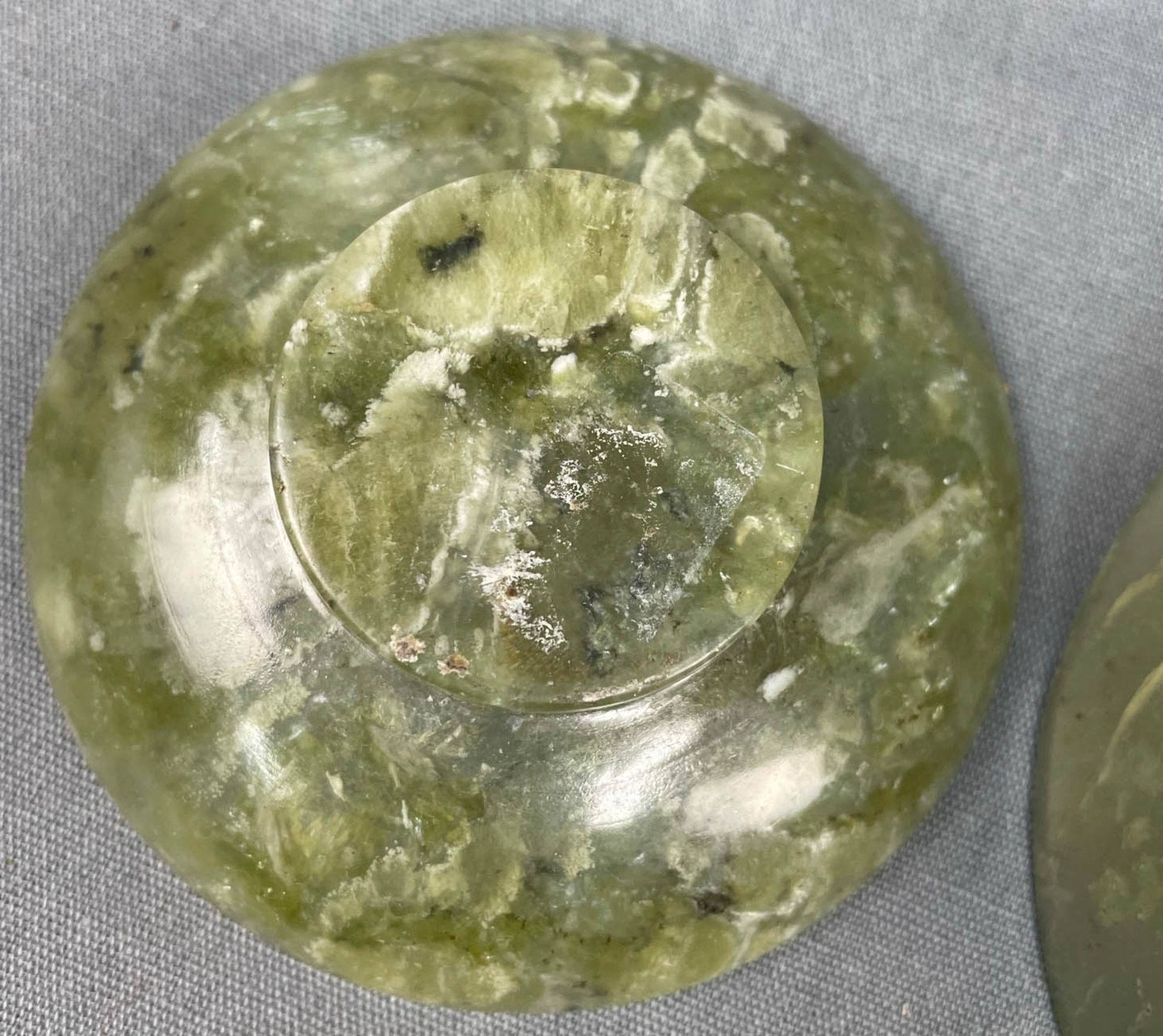 2 Jade? Schalen. Koppchen. Wohl Japan antik. - Bild 10 aus 13