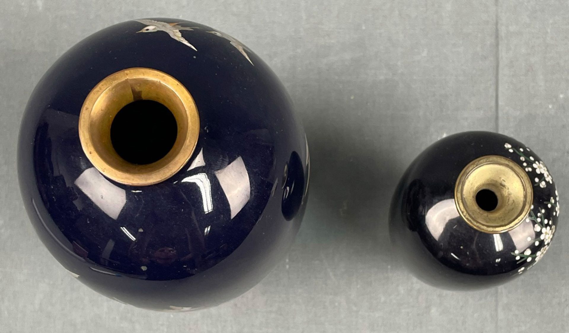 2 Cloisonné Vasen. Wohl Japan antik. - Bild 5 aus 7