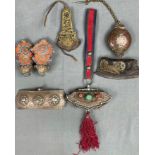 6 Teile. Wohl Schmuck, Ritualgegenstände, Tibet, China antik.