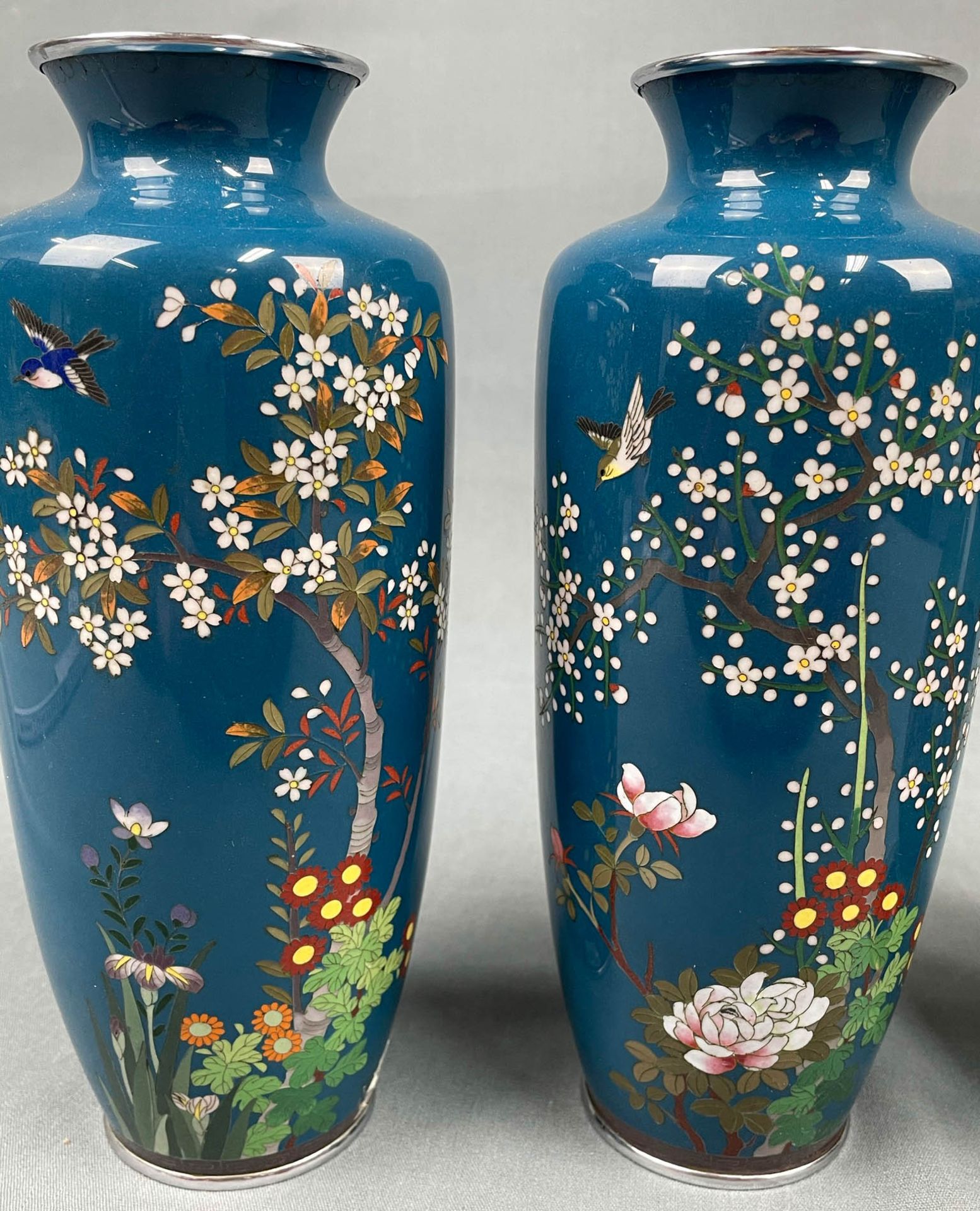 4 Vasen. Cloisonné. Wohl Japan alt. Bis 23 cm hoch. - Bild 9 aus 19