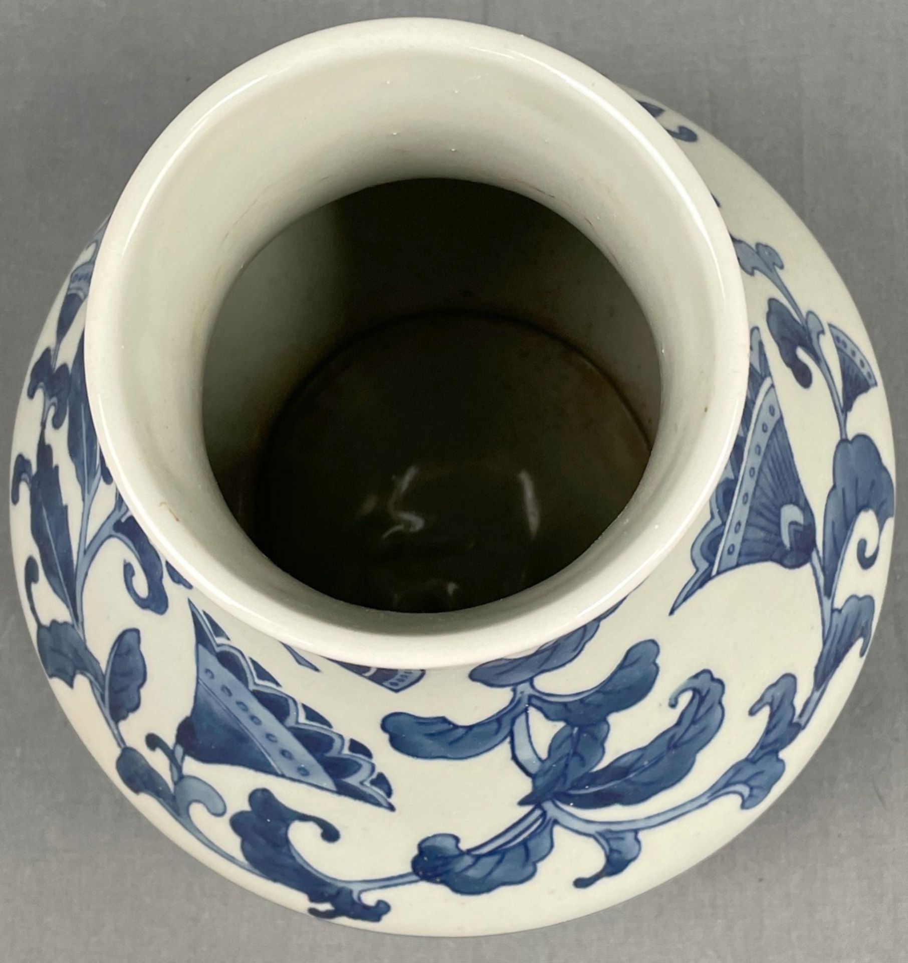 Vase. Blau / Weiß Porzellan. Marke. Wohl China antik. - Bild 6 aus 11