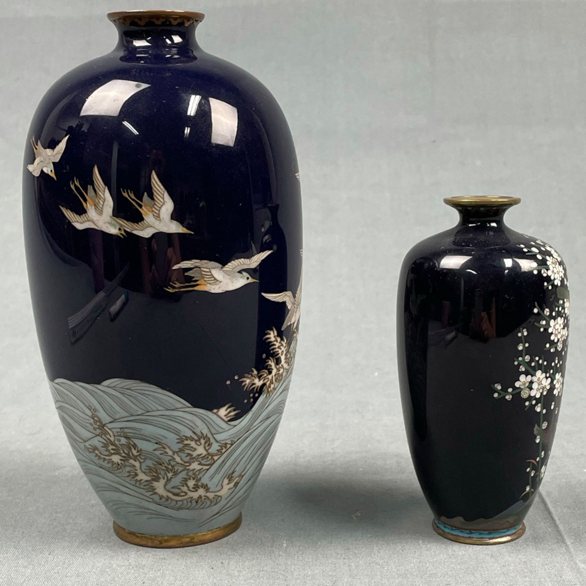 2 Cloisonné Vasen. Wohl Japan antik. - Bild 4 aus 7