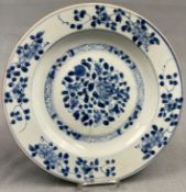 Teller, Platte. Wohl China antik 18. Jahrhundert. Blau / Weiß Porzellan.