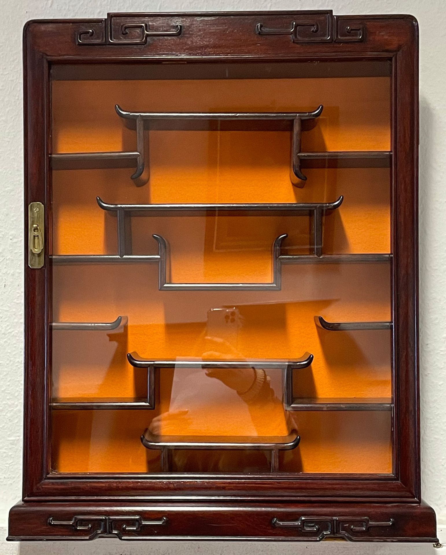 Wandvitrine. Wohl China alt. Kleiner.