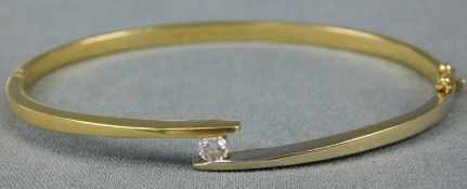 Armreif. Gelb Gold 750 mit Diamant circa 0,2 Carat.