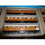 Trains: a set of three Ace Trains tinplate '0' gauge corridor coaches, LNER C/4, Set B, Flying