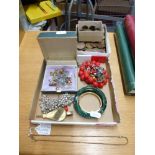 A 9 ct gold chain 10 g gross, a quantity of bronze pennies and a small quantity of costume jewellery