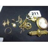 9 ct gold jewellery, including a shell cameo brooch, Victorian brooch with metal pin, chain