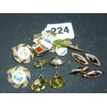 A good collection of five pairs of cufflinks and a bar brooch, late Victorian and later, comprising: