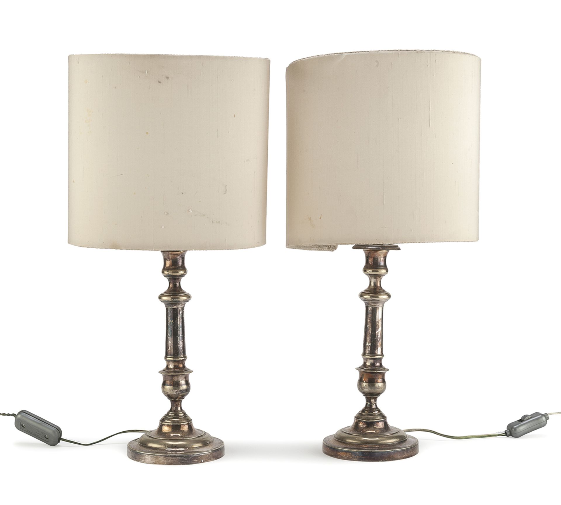 PAIR OF SILVER-PLATED LAMPS 20TH CENTURY