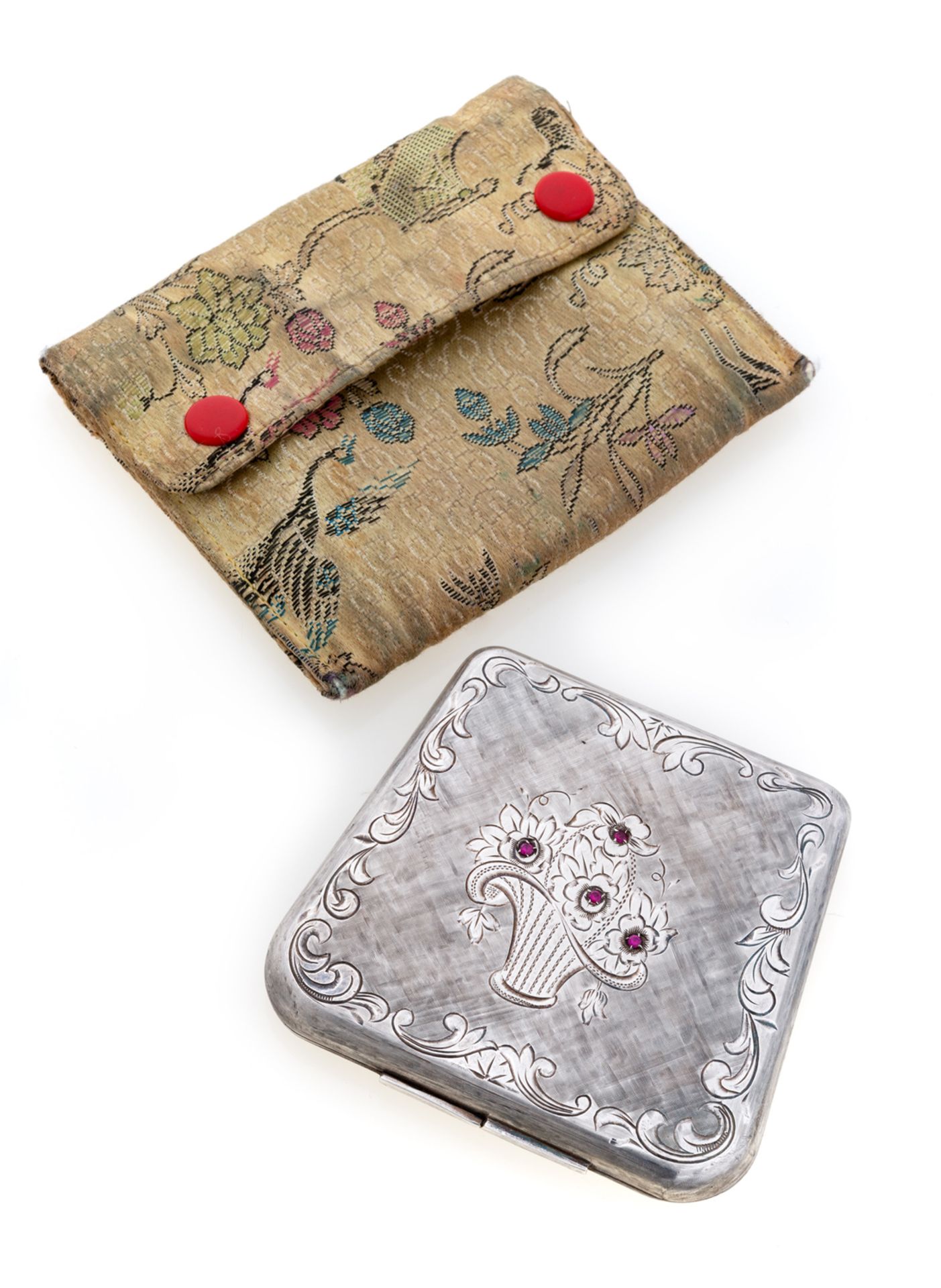 POWDER TIN IN SILVER WITH RUBIES