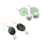 TWO PAIRS OF GILDED SILVER EARRINGS WITH PEARLS JADE AND AGATE