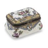 SMALL PORCELAIN BOX 19TH CENTURY