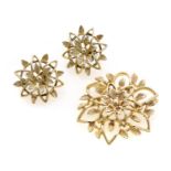 SET OF EARRINGS AND BROOCH IN GILDED METAL SARAH COVENTRY
