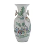 A CHINESE POLYCHROME PORCELAIN VASE. 20TH CENTURY.