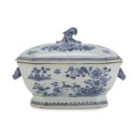 A CHINESE WHITE AND BLUE PORCELAIN TUREEN. 19TH CENTURY.