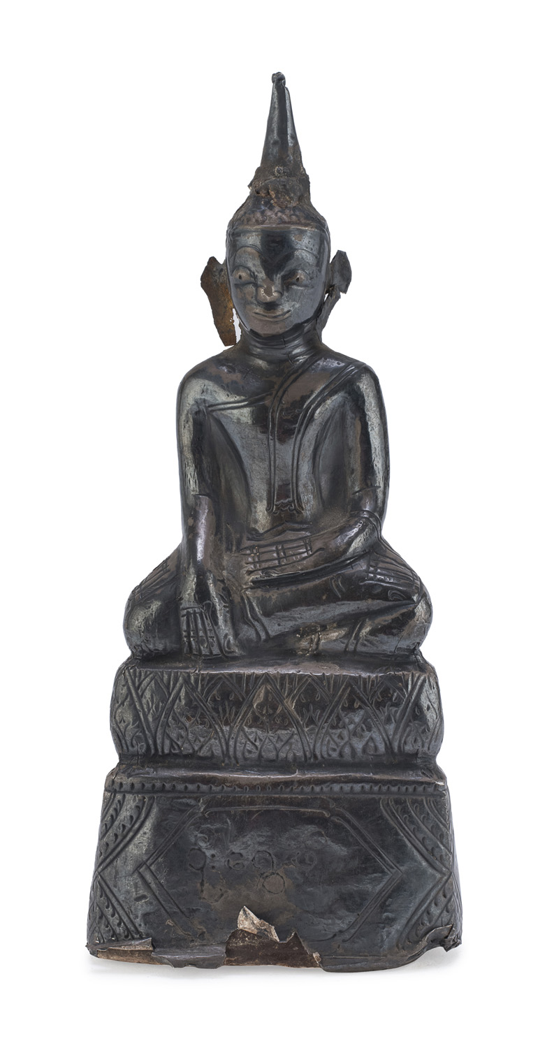 A BURMA TERRACOTTA METAL COVERED SCULPTURE DEPICTING BUDDHA. FIRST HALF 20TH CENTURY.