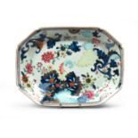 A CHINESE DECORATED PORCELAIN DISH. END 19TH CENTURY. DEFECTS.