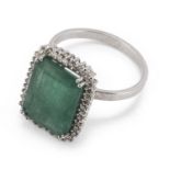 WHITE GOLD RING WITH EMERALD AND DIAMONDS