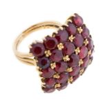 GOLD RING WITH GARNETS