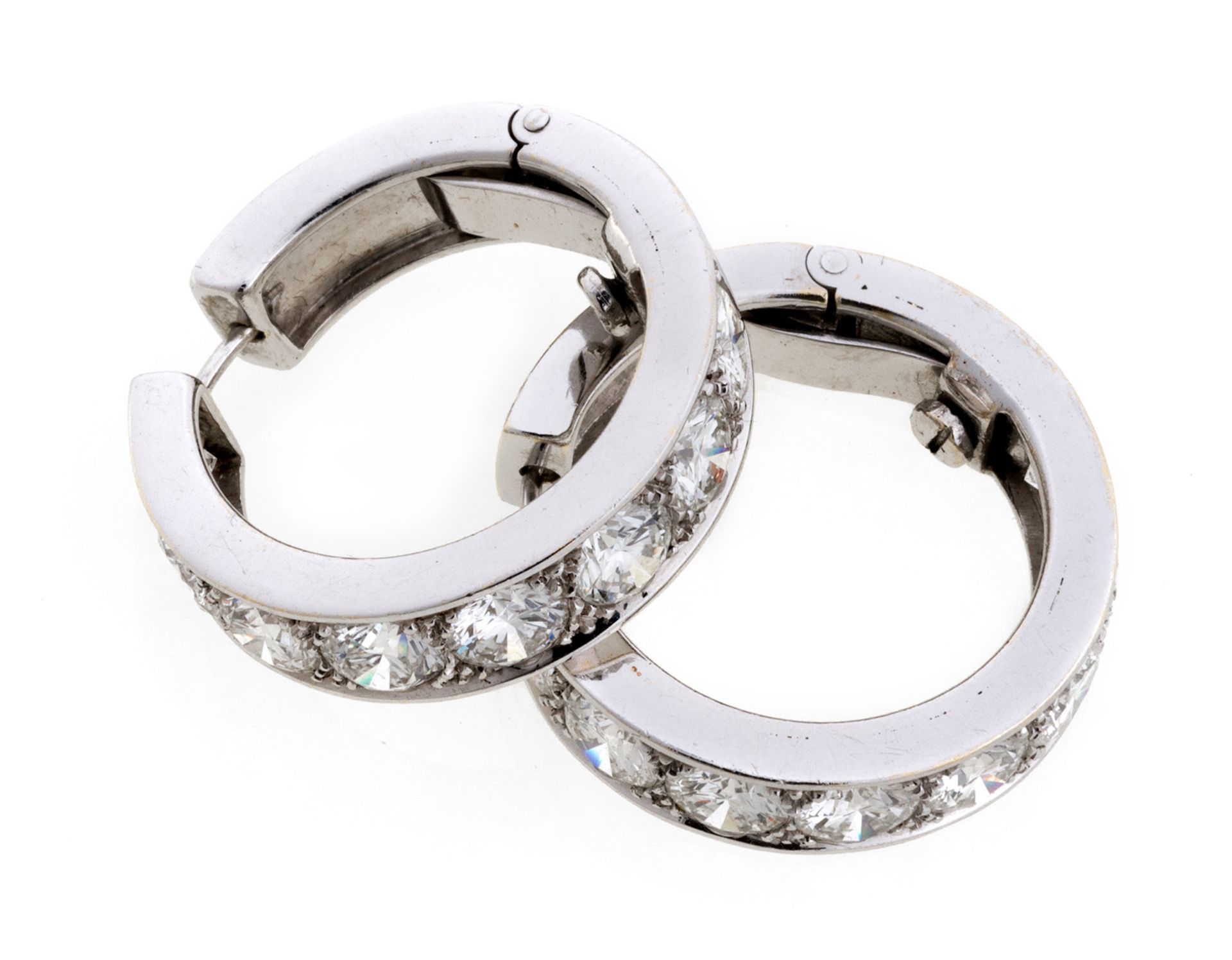 WHITE GOLD EARRINGS WITH DIAMONDS