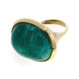 GOLD RING WITH CABOCHON EMERALD