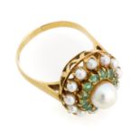 GOLD RING WITH PEARLS AND EMERALDS