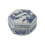 A CHINESE WHITE AND BLUE PORCELAIN BOX 20TH CENTURY.