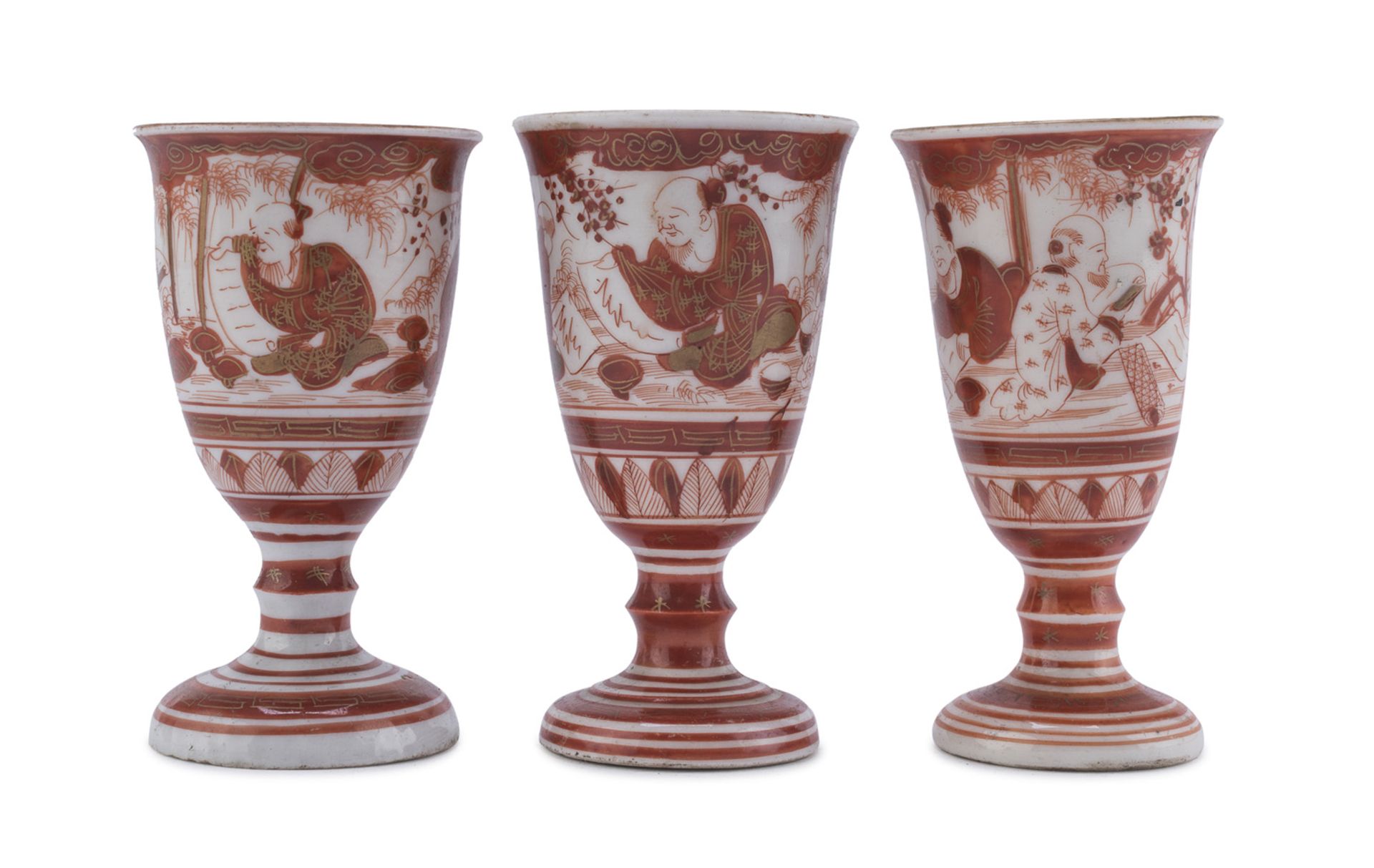 THREE JAPANESE PORCELAIN GLASSES EARLY 20TH CENTURY.