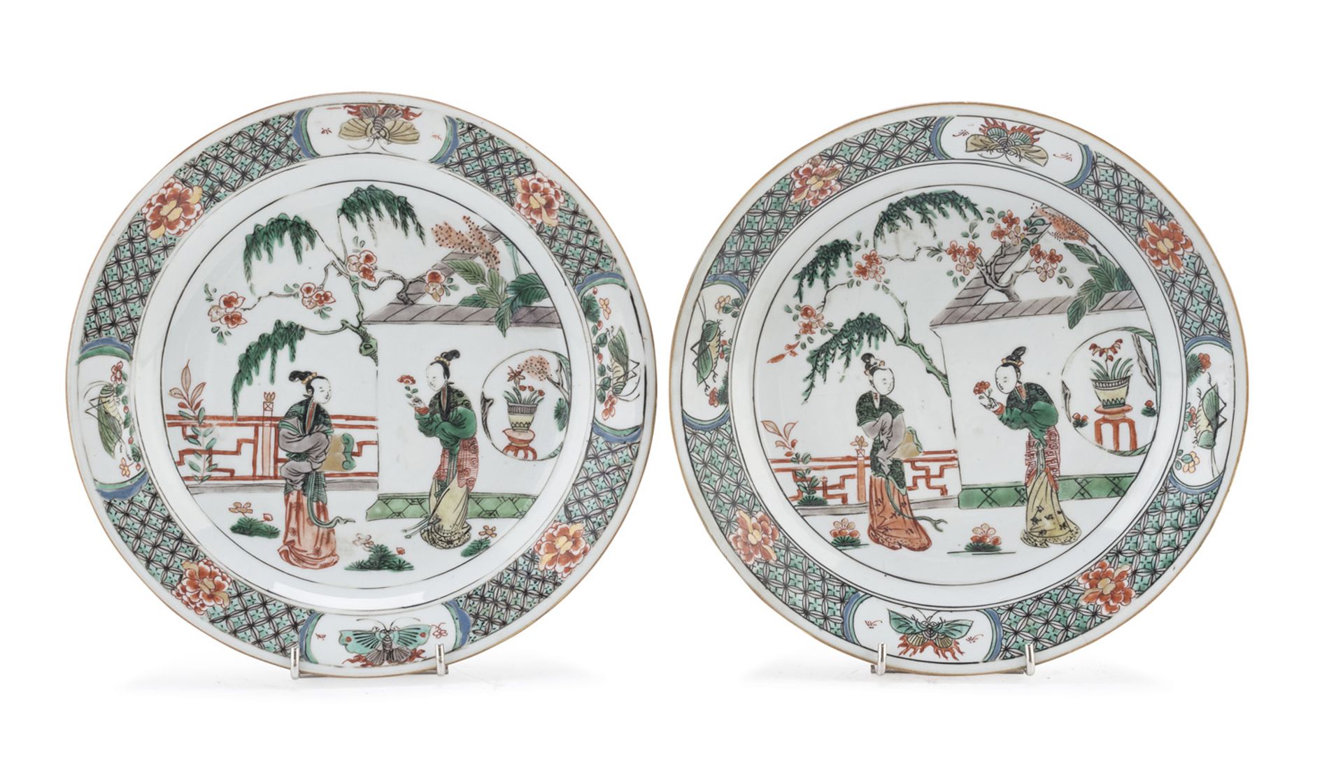 A PAIR OF CHINESE POLYCHROME AND GOLD PORCELAIN DISHES EARLY 18TH CENTURY.