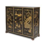 A CHINESE LACQUERED WOODEN SIDEBOARD FIRST HALF 20TH CENTURY.