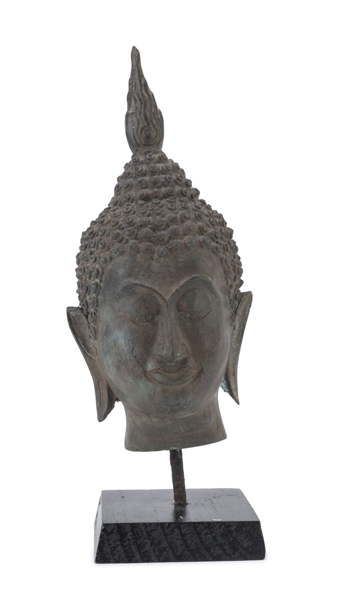 A THAI BURNISHED BRONZE HEAD OF BUDDHA 20TH CENTURY.