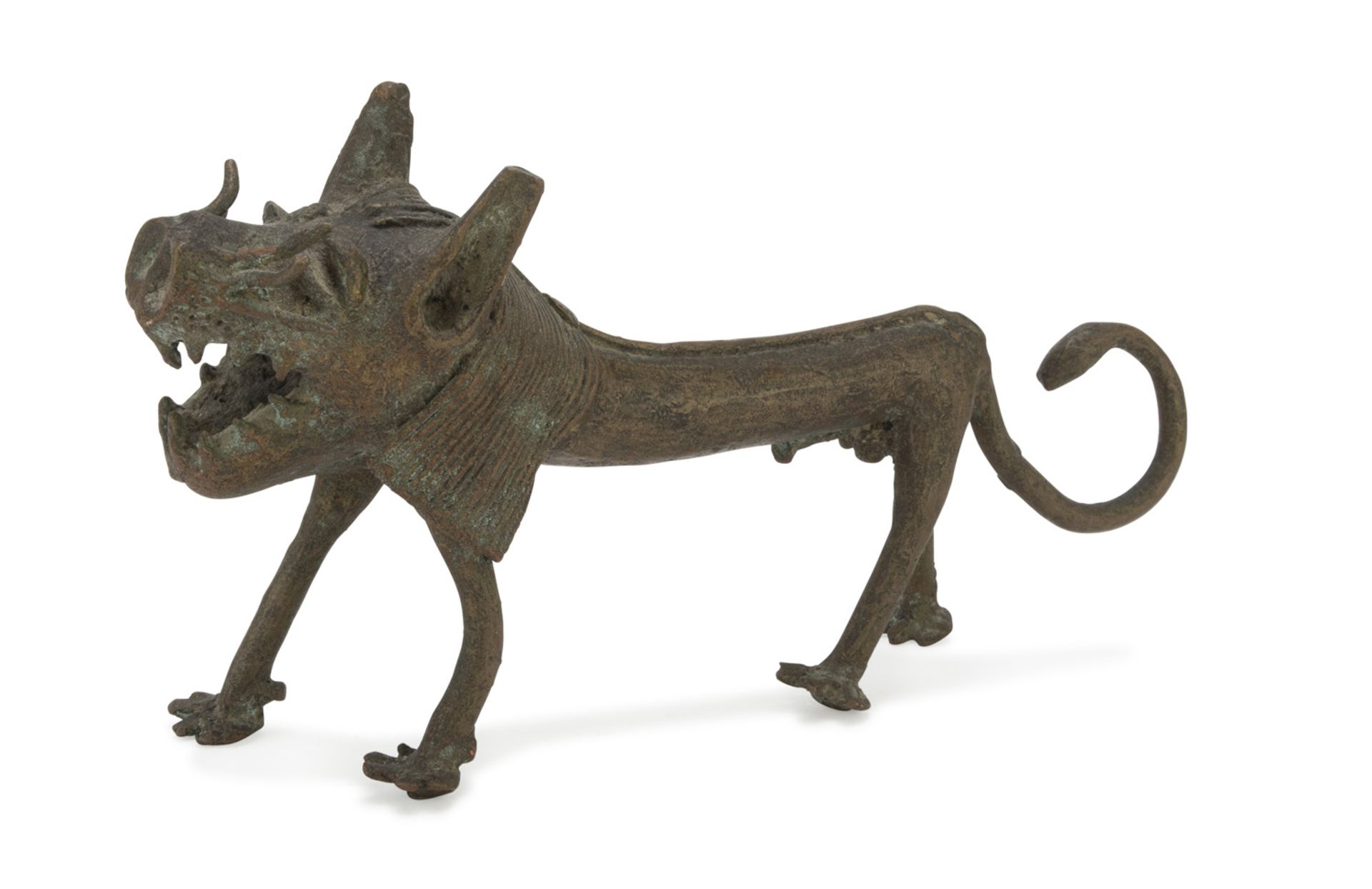 A MIDDLE EASTERN BURNISHED PATINA BRONZE SCULPTURE OF MYTHOLOGICAL FAIR. 20TH CENTURY.