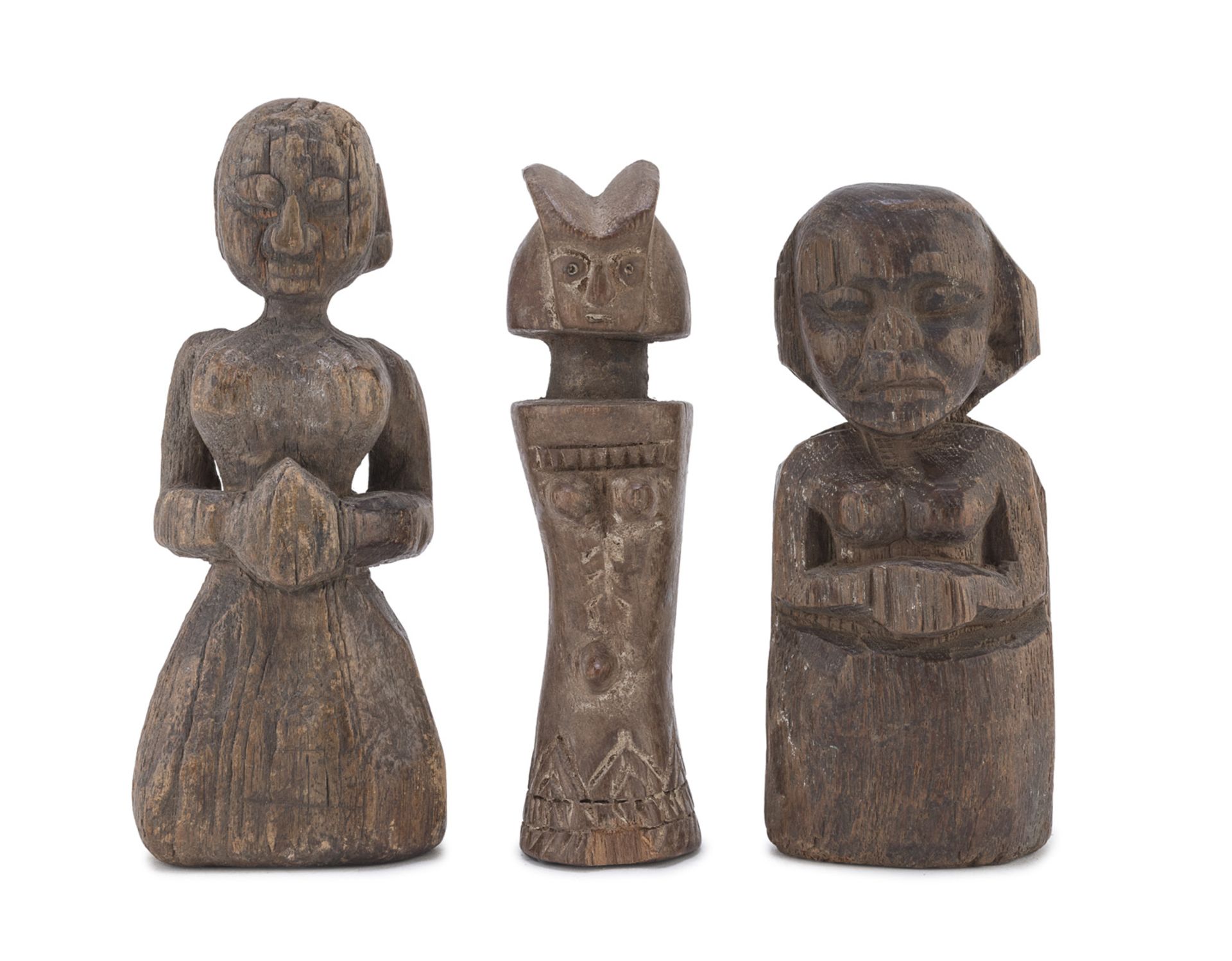 THREE AFRICAN WOOD SCULPTURES DEPICTING FEMALE FIGURES. 20TH CENTURY.