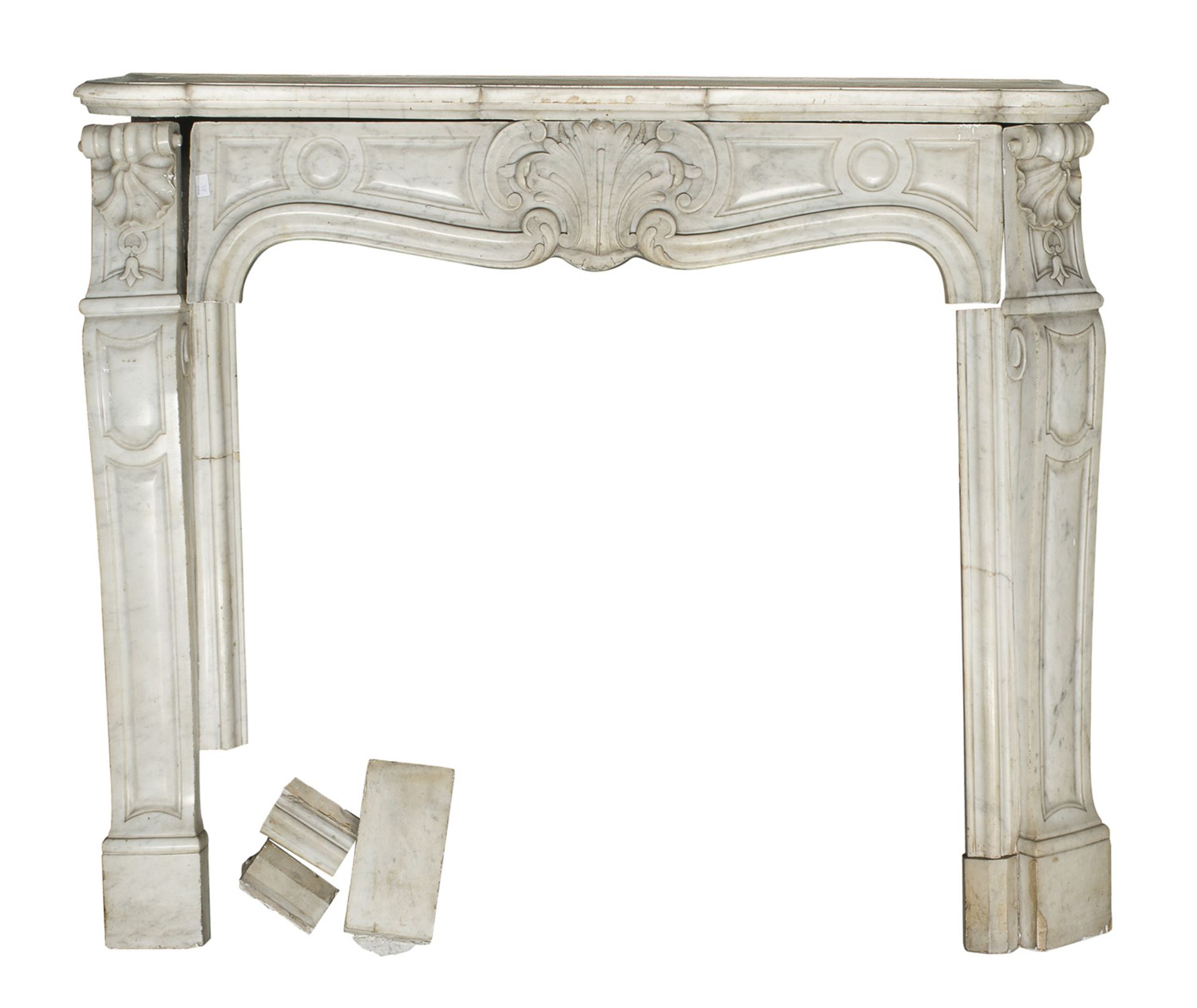 FIREPLACE MANTLE IN WHITE MARBLE EARLY 19TH CENTURY