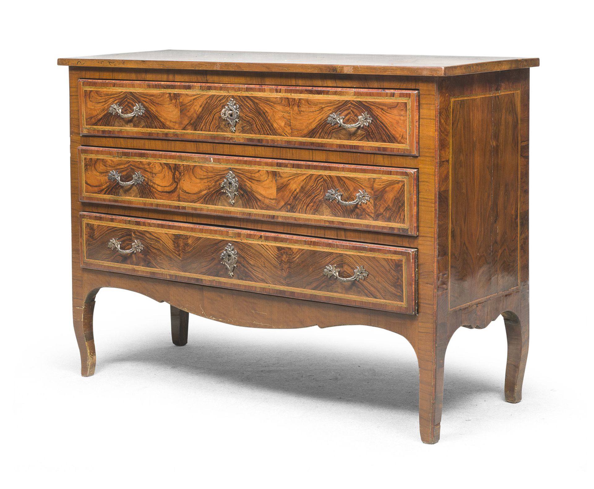 COMMODE IN WALNUT AND CAROB CENTRAL ITALY LATE 18TH CENTURY
